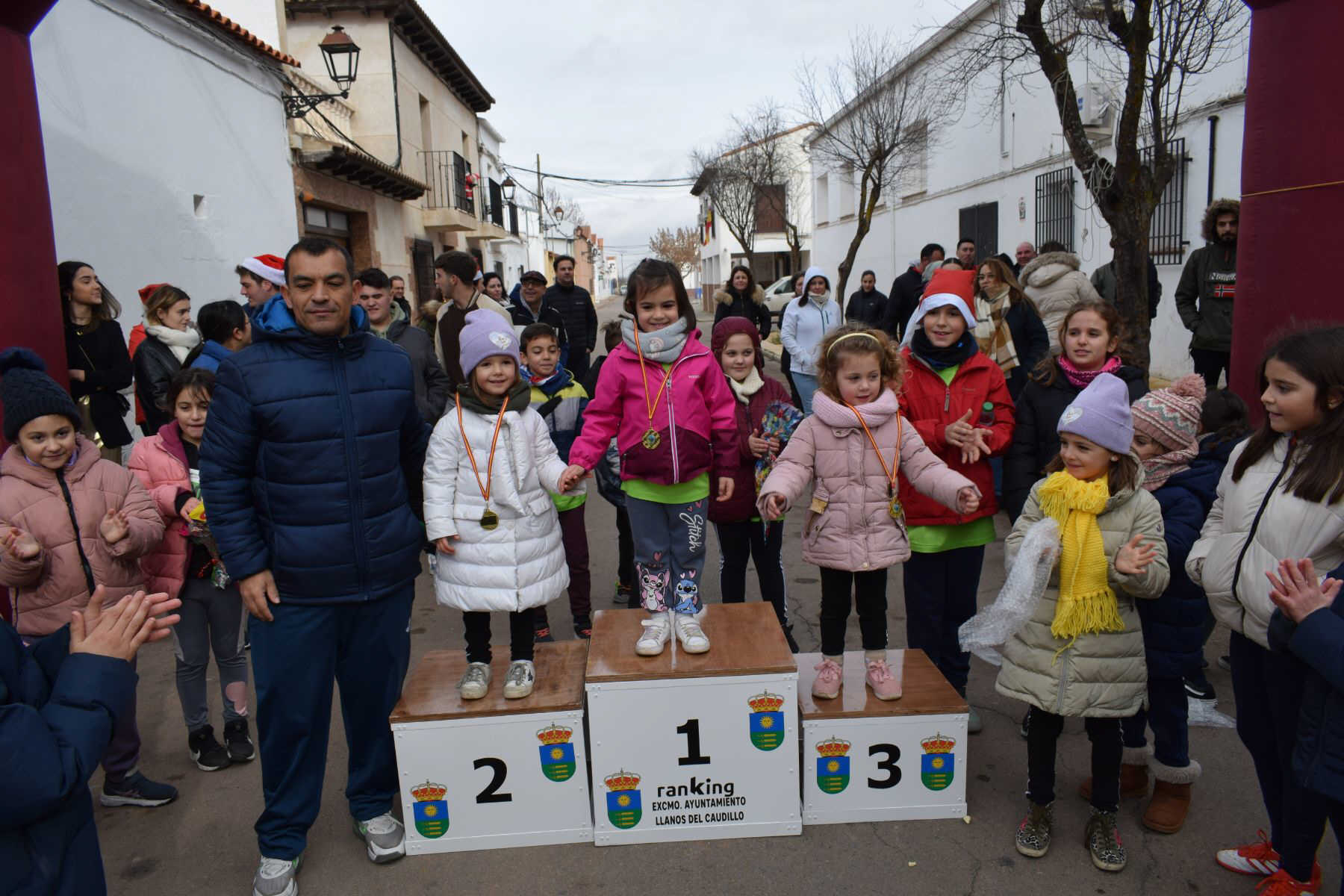 Podium 100 mts femenino imagenes VII carrera San Silvestre